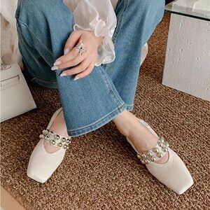 Elegant White Pearl-Embellished Women's Leather Shoes